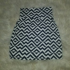 PINK Black and White Chevron Skirt Sz XS